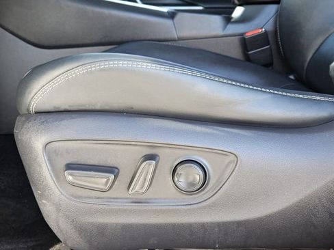 Used 2019 Toyota RAV4 XLE Premium image 24