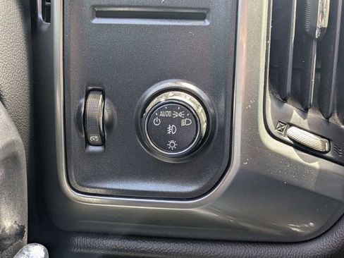 Used 2018 Chevrolet Silverado 1500 LT w/ LT Eassist Package RWD image 13