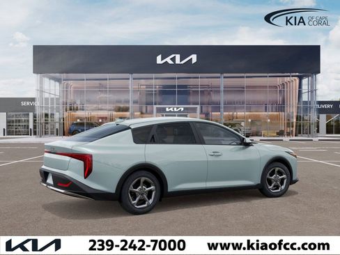 New 2026 Kia K4 LXS image 6