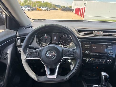 Used 2017 Nissan Rogue S AWD/4WD image 11