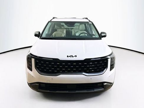 Used 2025 Kia Carnival SX Prestige FWD image 2