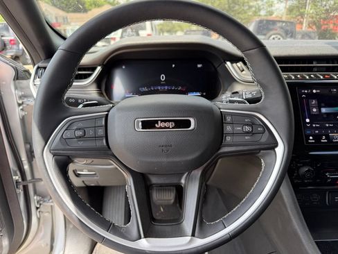 Used 2023 Jeep Grand Cherokee Altitude AWD/4WD image 14