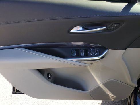 Used 2023 Cadillac XT4 Luxury w/ Cold Weather Package image 19