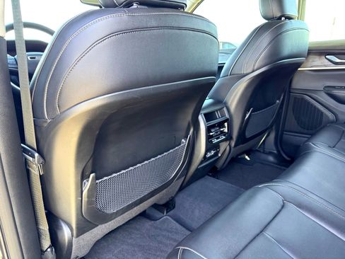 Used 2023 Jeep Grand Cherokee Limited w/ Black Appearance Package image 18