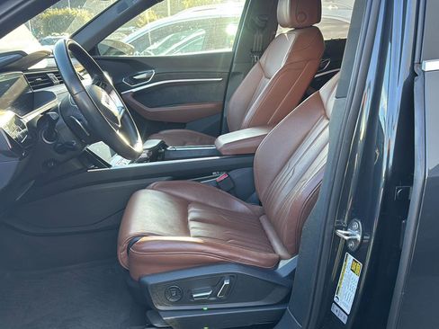 Used 2019 Audi e-tron Prestige w/ Prestige Package image 13