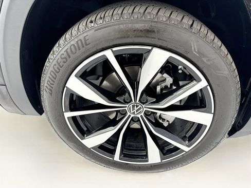 Used 2026 Volkswagen Atlas SEL Premium R-Line AWD/4WD image 32