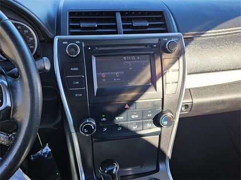 Used 2015 Toyota Camry LE image 17