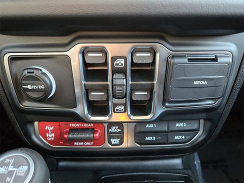 New 2025 Jeep Gladiator Rubicon image 17