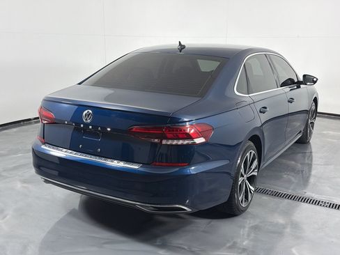 Used 2022 Volkswagen Passat 2.0T SE FWD image 5