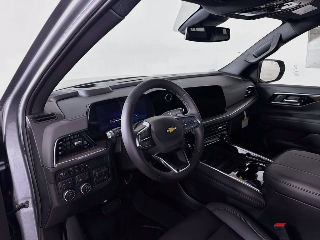 New 2026 Chevrolet Suburban LT w/ Comfort Package AWD/4WD image 9