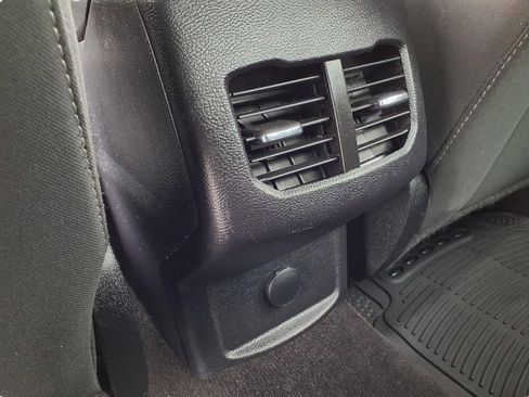 Used 2020 Ford Fusion SE image 32