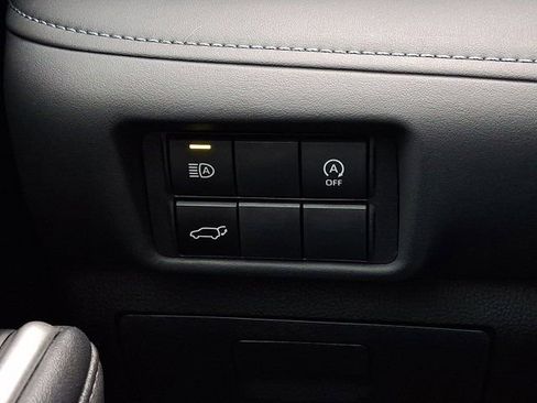Used 2024 Toyota Highlander XLE FWD image 31