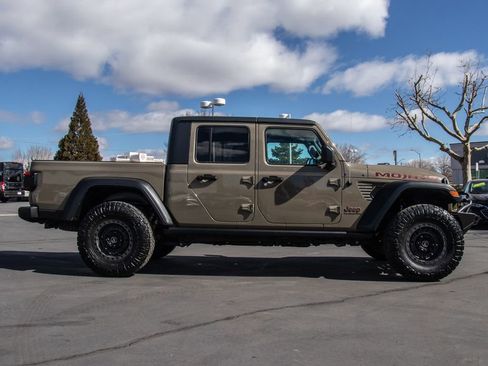 Used 2020 Jeep Gladiator Sport w/ Quick Order Package 24S image 8