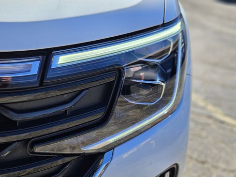 Used 2025 Volkswagen Atlas SEL Premium R-Line image 11