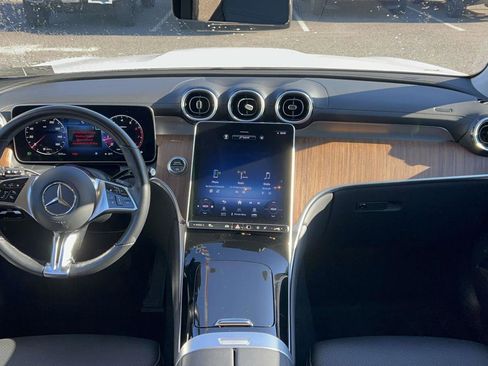 Used 2024 Mercedes-Benz GLC 300 4MATIC image 28