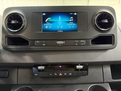 Used 2022 Mercedes-Benz Sprinter 2500 image 18