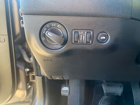 Used 2016 Chrysler 300 Limited image 30