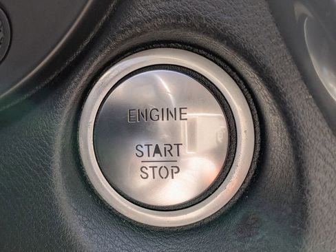 Used 2018 INFINITI QX30 image 17