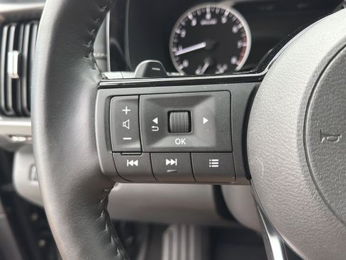 Used 2024 Nissan Pathfinder SL w/ SL Premium Package FWD image 16