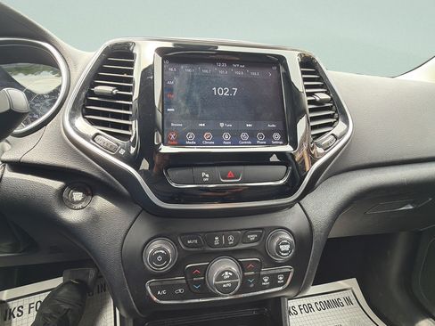 Used 2019 Jeep Cherokee Limited AWD/4WD image 17