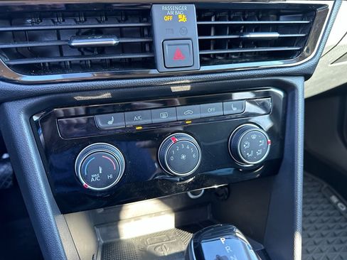 Used 2023 Volkswagen Taos SE image 17