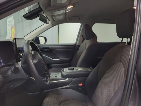 Used 2023 Toyota Highlander L image 12