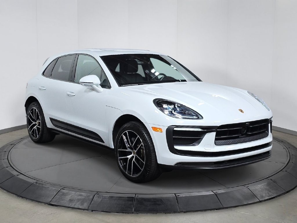 Certified 2026 Porsche Macan AWD/4WD image 9