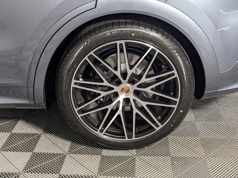 New 2026 Porsche Cayenne GTS image 12