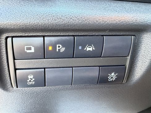 Used 2022 Nissan Versa S FWD image 31