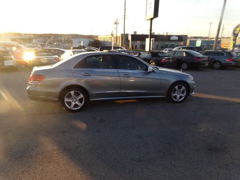 Used 2014 Mercedes-Benz E 350 4MATIC Sedan image 3