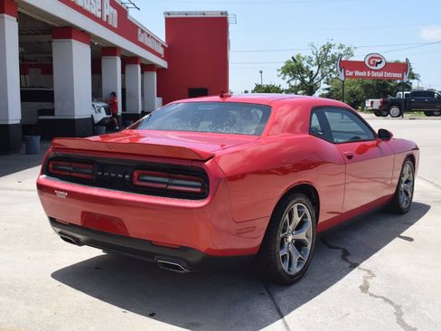Used 2015 Dodge Challenger SXT w/ Driver Convenience Group RWD image 4