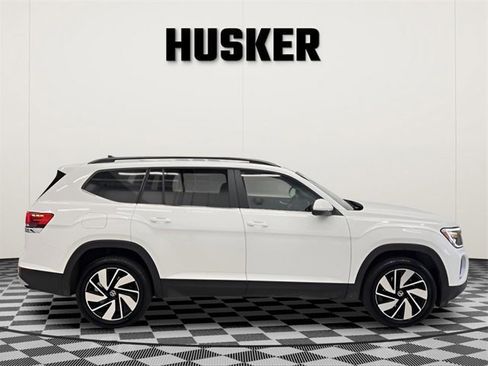 Used 2025 Volkswagen Atlas SE image 2