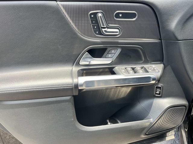 Used 2023 Mercedes-Benz GLB 250 4MATIC image 29