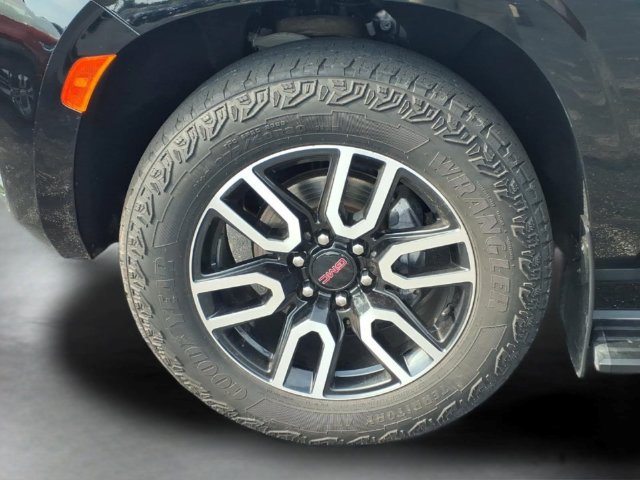 Used 2023 GMC Yukon XL AT4 w/ AT4 Premium Package AWD/4WD image 15
