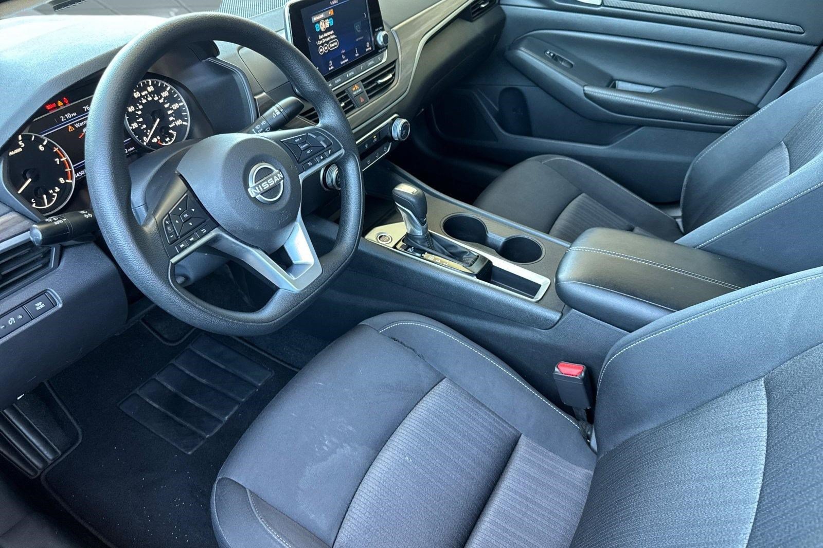 Used 2025 Nissan Altima 2.5 SV FWD image 4