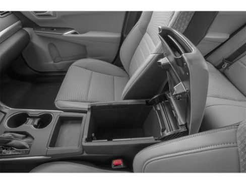 Used 2015 Toyota Camry SE w/ Moonroof Package FWD image 18