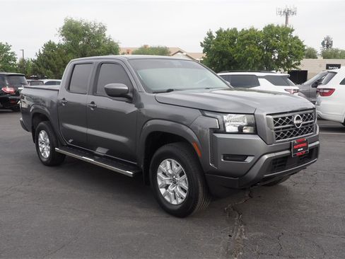 Used 2022 Nissan Frontier SV image 3