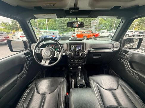 Used 2018 Jeep Wrangler Unlimited Sahara w/ Max Tow Package AWD/4WD image 12