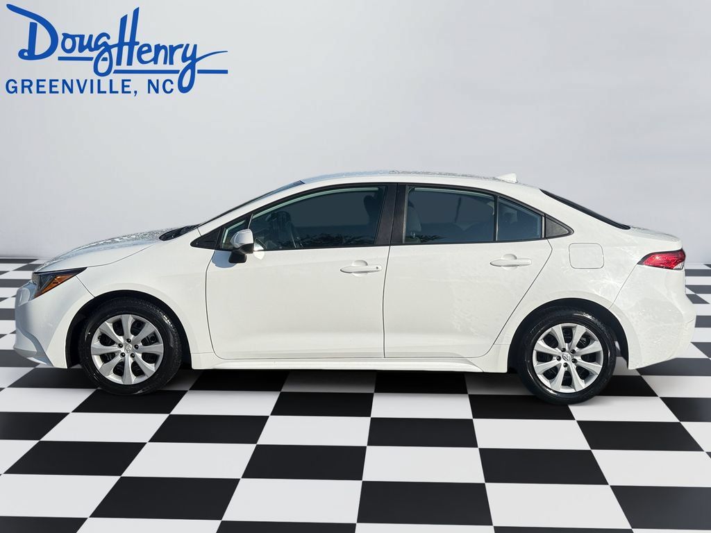 Used 2024 Toyota Corolla LE FWD image 2