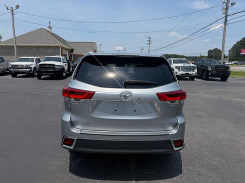 Used 2019 Toyota Highlander Limited Platinum FWD image 6