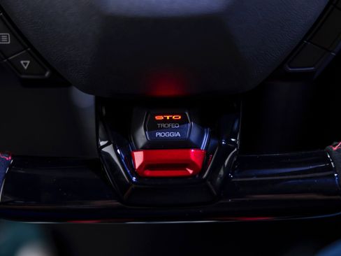 Used 2022 Lamborghini Huracan STO image 75