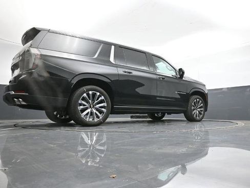 New 2026 Chevrolet Suburban High Country image 13