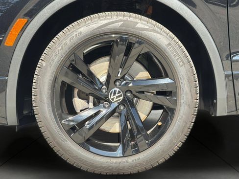 Used 2023 Volkswagen Tiguan SE R-Line FWD image 24