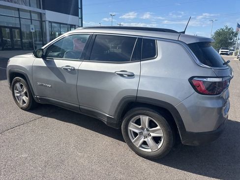 Used 2022 Jeep Compass Latitude w/ Convenience Group FWD image 8