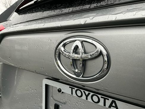 Used 2022 Toyota RAV4 LE image 16