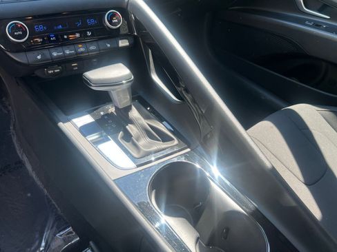 Used 2025 Hyundai Elantra SEL image 37