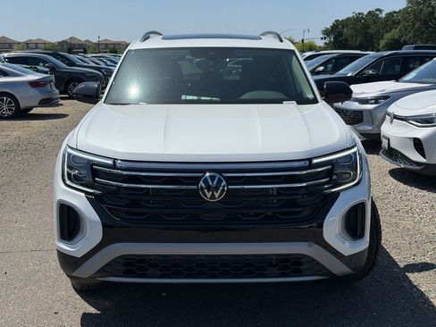 New 2026 Volkswagen Atlas Peak Edition AWD/4WD image 4