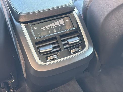Certified 2023 Volvo XC90 B6 Core w/ Climate Package AWD/4WD image 9