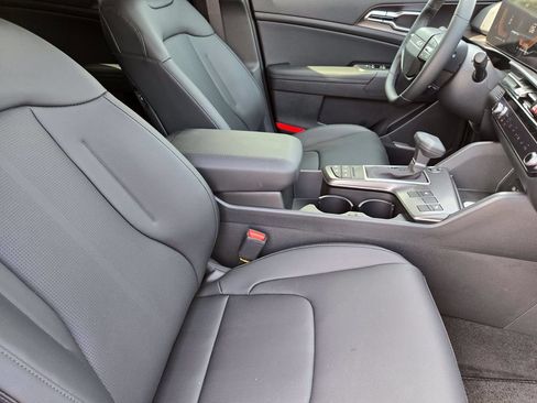 New 2026 Kia Sportage EX FWD image 11