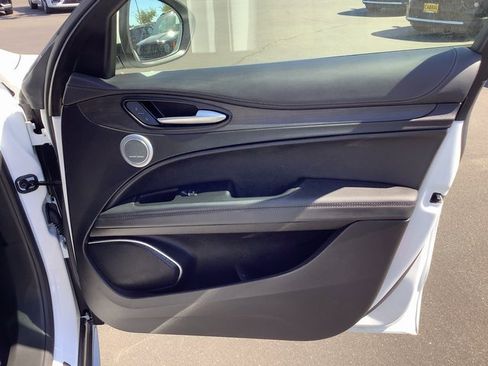 Used 2022 Alfa Romeo Stelvio Ti image 38